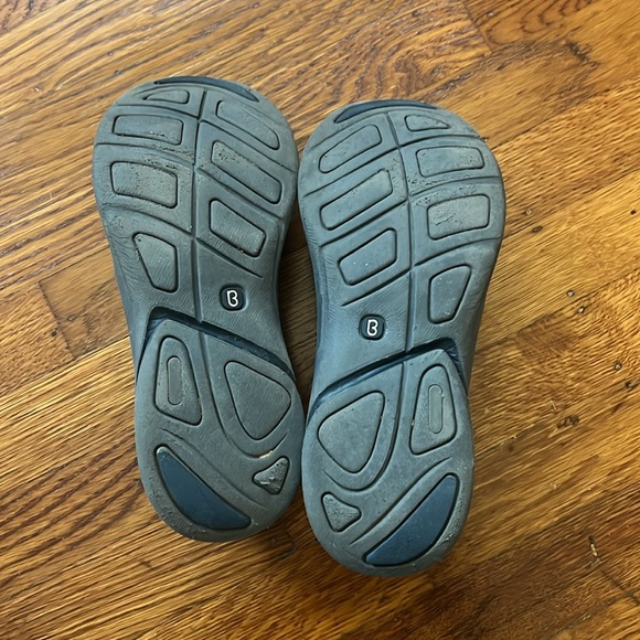 BZees Shoes Size 7.5M Unisex - Picture 3 of 3